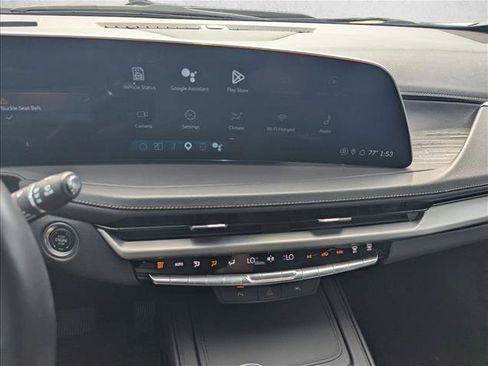 Used 2025 Cadillac XT4 Premium Luxury FWD image 10