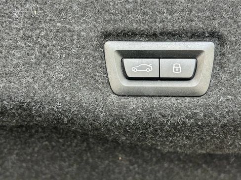 Used 2025 BMW i5 eDrive40i RWD image 36