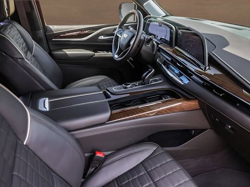Certified 2024 Cadillac Escalade Sport Platinum w/ LPO, ONYX Package AWD/4WD image 31