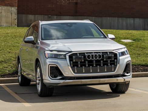 Certified 2025 Audi Q7 3.0T Premium Plus AWD/4WD image 2