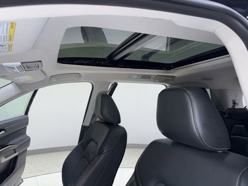 Used 2025 Nissan Pathfinder Platinum image 2