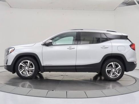Used 2021 GMC Terrain SLT FWD image 2