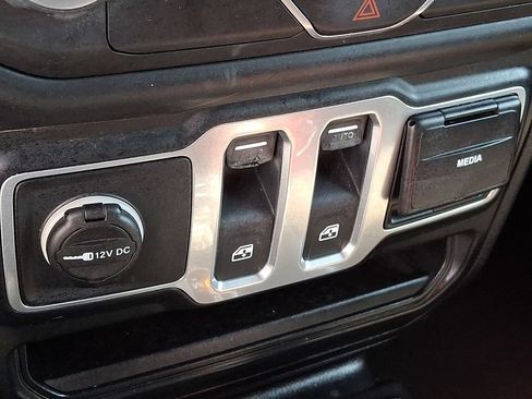 Used 2018 Jeep Wrangler Sport AWD/4WD image 25