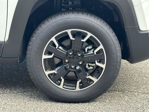 Used 2023 Jeep Renegade Latitude AWD/4WD image 7