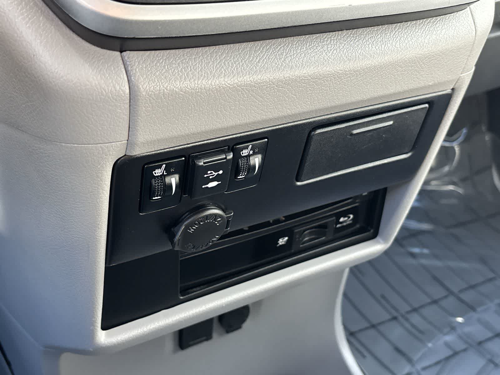 Used 2020 Toyota Sienna XLE FWD image 23