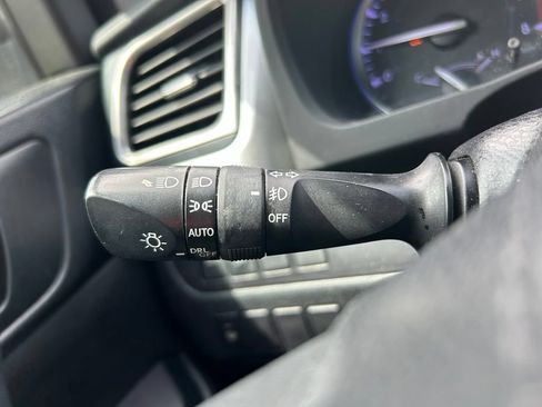 Used 2018 Toyota Highlander SE FWD image 23