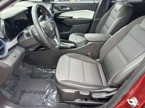 Certified 2024 Chevrolet Trax LT w/ Driver Confidence Package FWD image 18