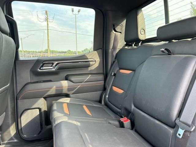 Used 2024 GMC Sierra 1500 AT4 w/ Technology Package AWD/4WD image 17