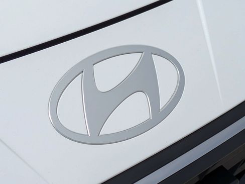 Used 2025 Hyundai Elantra SE FWD image 13