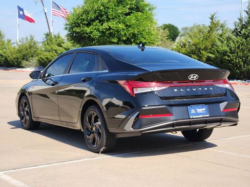 New 2026 Hyundai Elantra SEL Sport FWD image 3