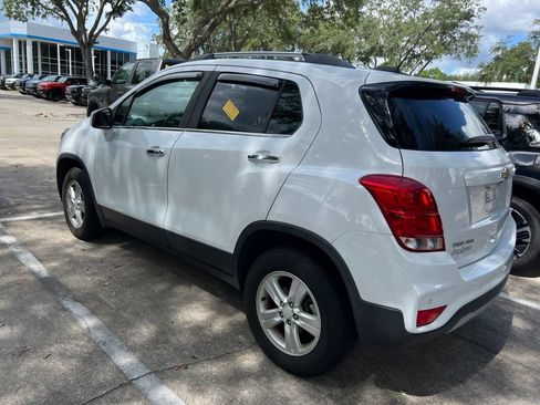 Used 2020 Chevrolet Trax LT w/ Driver Confidence Package AWD/4WD image 2