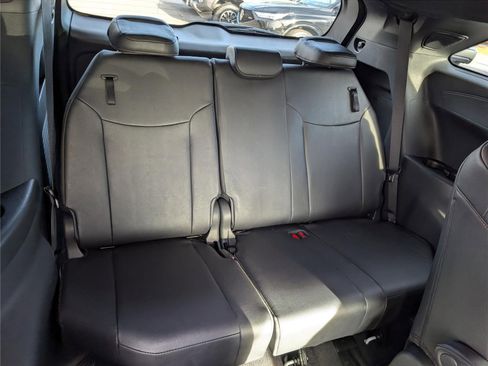 Used 2025 Toyota Sienna Platinum image 14