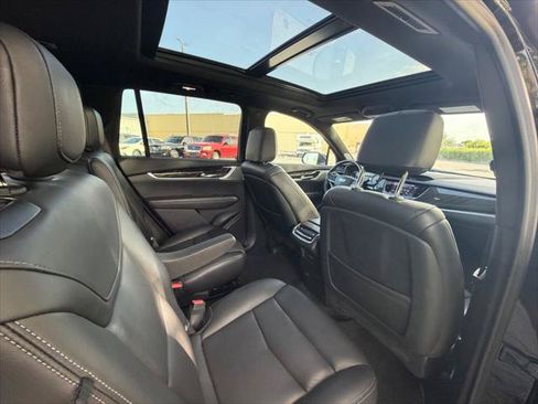 Used 2025 Cadillac XT6 Premium Luxury FWD image 17