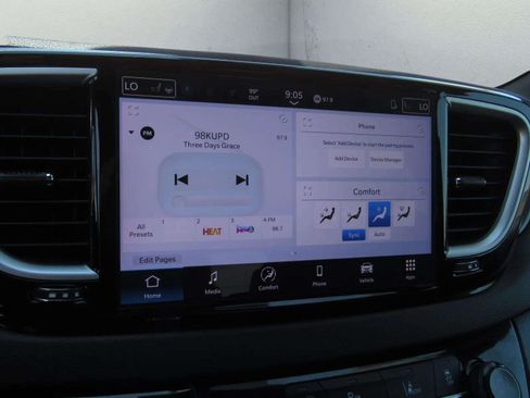 Used 2025 Chrysler Pacifica Select FWD image 21
