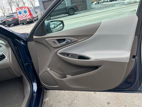 Used 2020 Chevrolet Malibu LT image 30