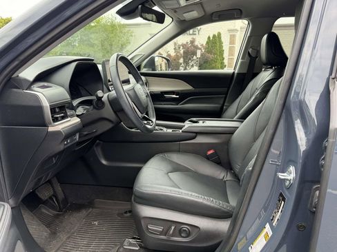 Used 2024 Toyota Grand Highlander AWD image 17