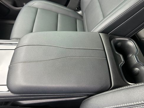 Used 2024 Chevrolet Traverse LT w/ Enhanced Driving Package FWD image 27