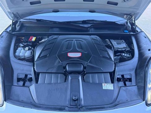 Used 2020 Porsche Cayenne Turbo image 29