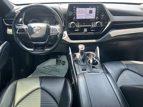 Used 2021 Toyota Highlander XSE FWD image 25