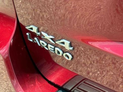 Used 2012 Jeep Grand Cherokee Laredo w/ Laredo E Group AWD/4WD image 11