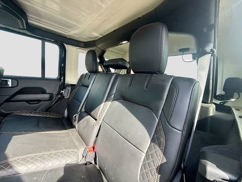 Used 2023 Jeep Wrangler Unlimited Sahara AWD/4WD image 27