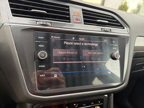 Used 2022 Volkswagen Tiguan SE image 27