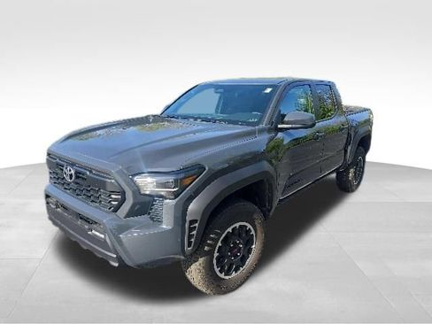Used 2025 Toyota Tacoma TRD Off-Road AWD/4WD image 9