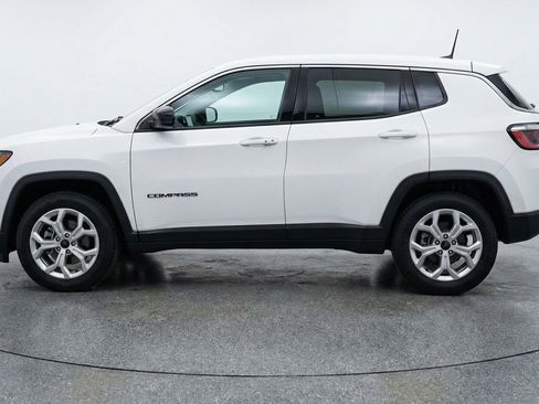 Used 2025 Jeep Compass Latitude AWD/4WD image 5