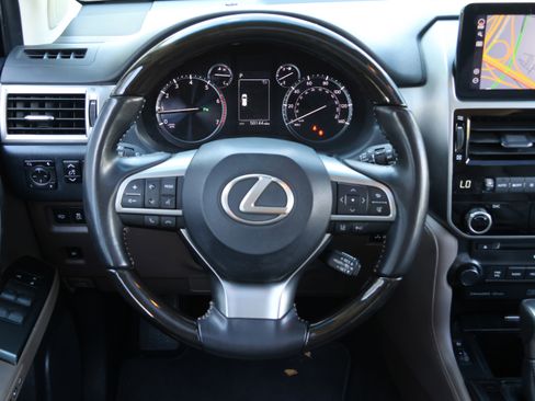 Used 2023 Lexus GX 460 Premium w/ Accessory Package AWD/4WD image 27