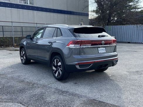 Used 2025 Volkswagen Atlas Cross Sport SE w/ Panoramic Sunroof Package image 7