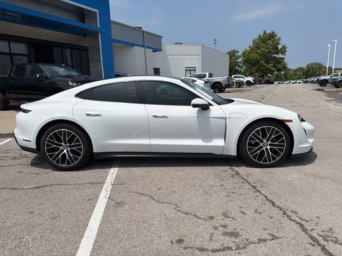 Used 2022 Porsche Taycan RWD image 2