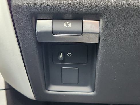 Used 2022 Land Rover Defender 90 X-Dynamic S image 21