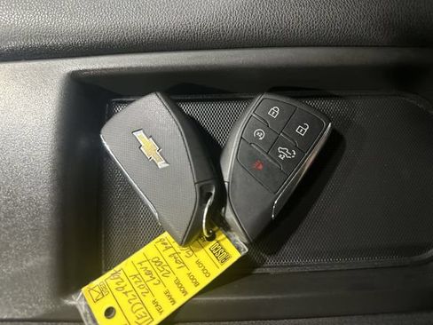 Used 2024 Chevrolet Silverado 2500 LT AWD/4WD image 33