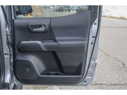 Used 2020 Toyota Tacoma TRD Off-Road w/ TRD Premium Off Road Package image 19