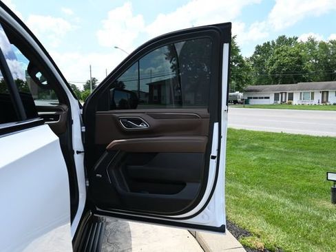 Used 2024 Chevrolet Tahoe High Country AWD/4WD image 18