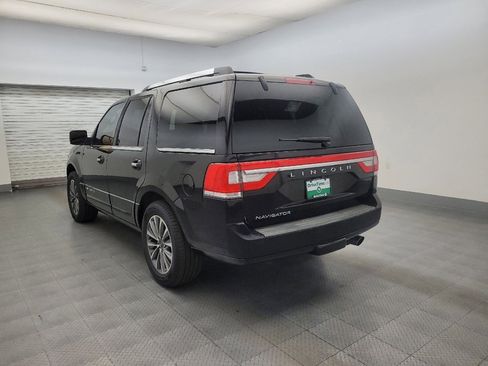 Used 2017 Lincoln Navigator Select RWD image 5