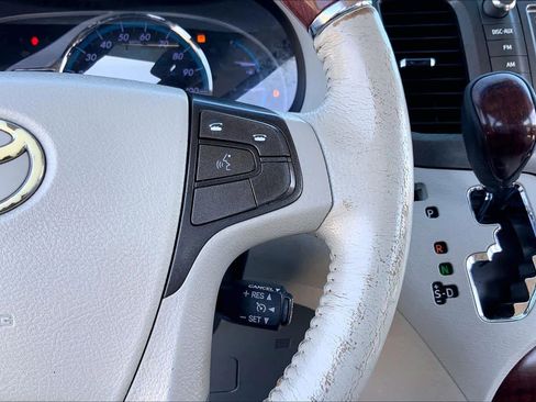 Used 2011 Toyota Sienna Limited w/ Premium Pkg FWD image 23