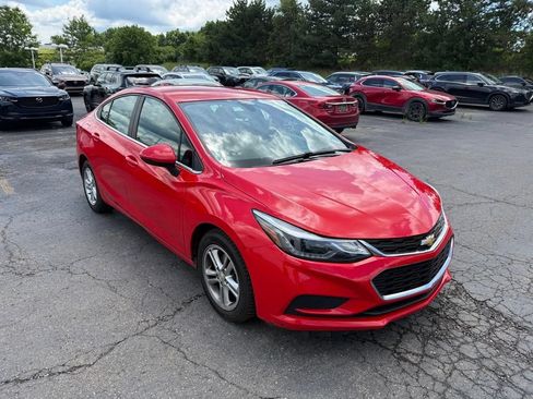 Used 2017 Chevrolet Cruze LT FWD image 4