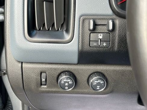 Used 2022 Chevrolet Colorado Z71 w/ Safety Package AWD/4WD image 33