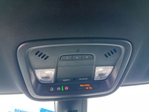 Used 2023 Chevrolet Traverse LT image 45