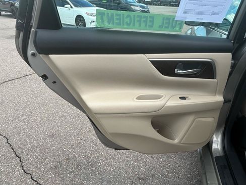 Used 2015 Nissan Altima 2.5 SL w/ Technology Package FWD image 13
