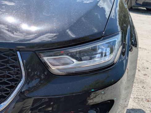 Used 2025 Chrysler Pacifica Select AWD/4WD image 9