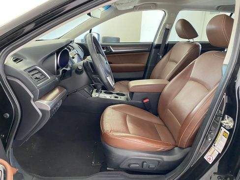 Used 2017 Subaru Outback 3.6R Touring image 5