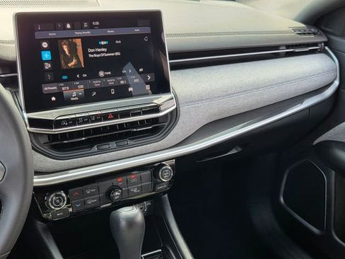 Used 2024 Jeep Compass Latitude image 27