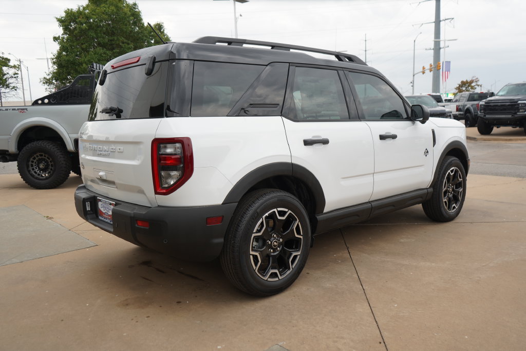 New 2026 Ford Bronco Sport Outer Banks w/ Outer Banks Tech Package+ AWD/4WD image 11