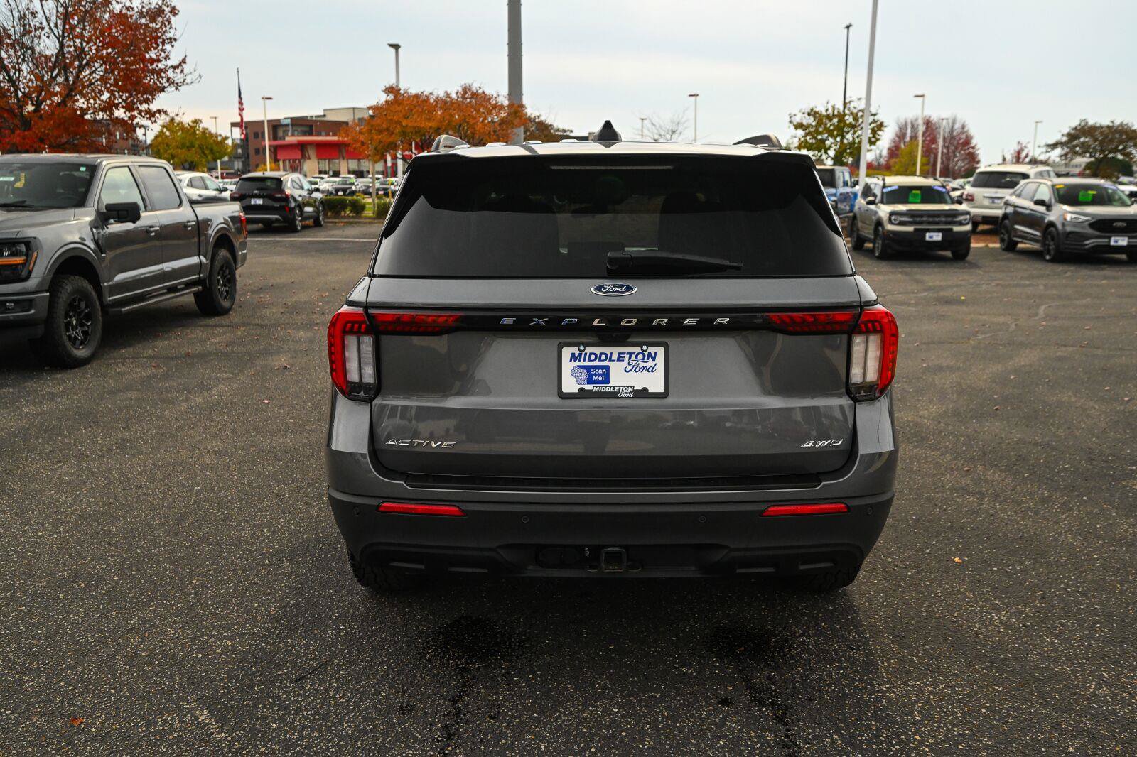 Used 2025 Ford Explorer Active AWD/4WD image 6