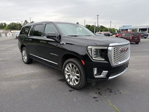 Used 2023 GMC Yukon XL Denali w/ Denali Reserve Package AWD/4WD image 5