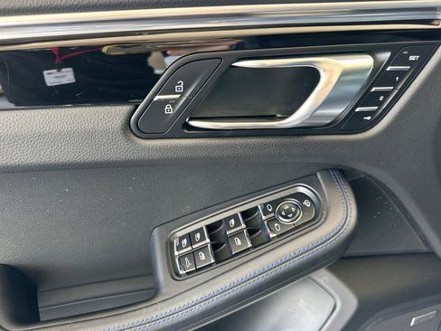 Certified 2022 Porsche Macan AWD/4WD image 12