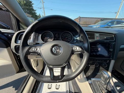 Used 2018 Volkswagen Golf SE FWD image 21