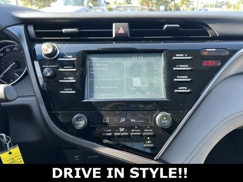 Used 2018 Toyota Camry SE image 23